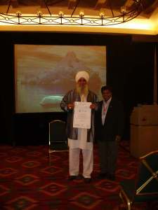Guru Dev Singh accepting award with Dr. Harsha Jayatalake.